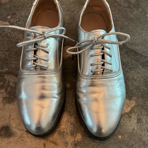 Women’s Silver Leather Oxford’s size 7 - Picture 1 of 5